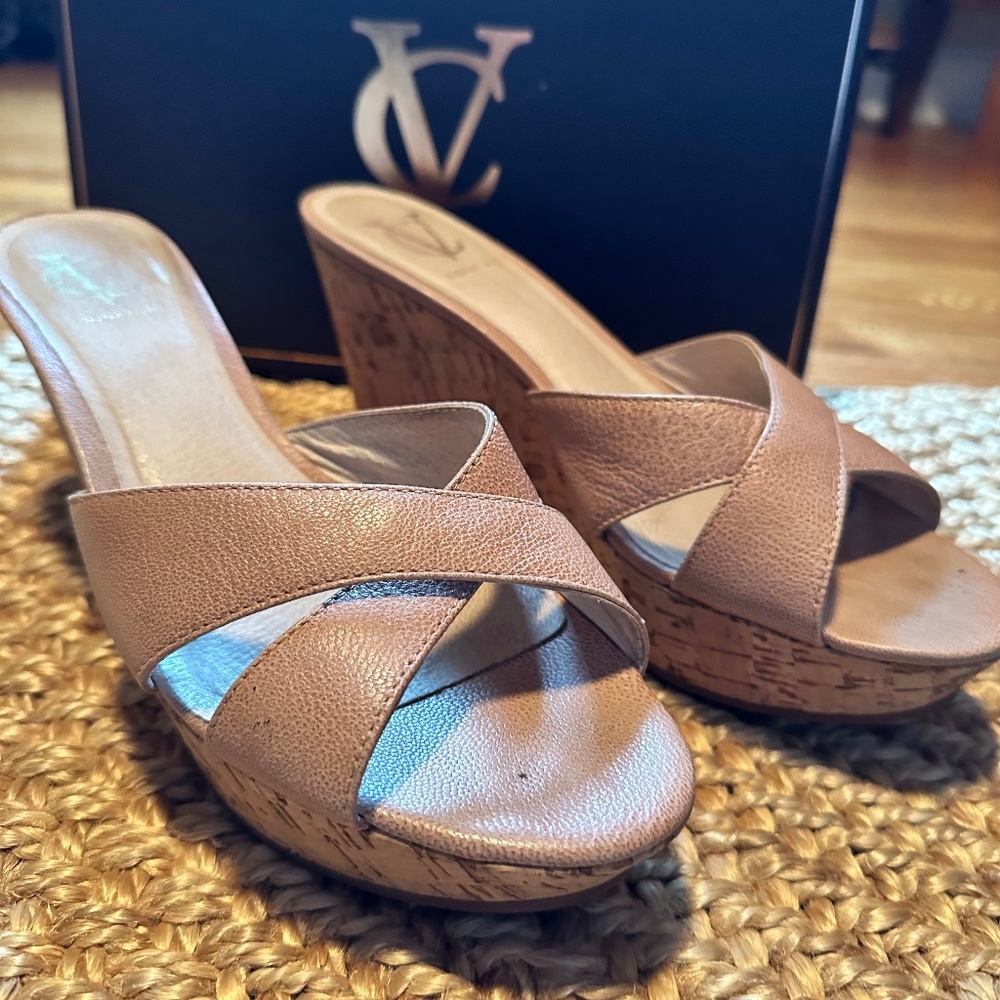 Vince Camuto signature